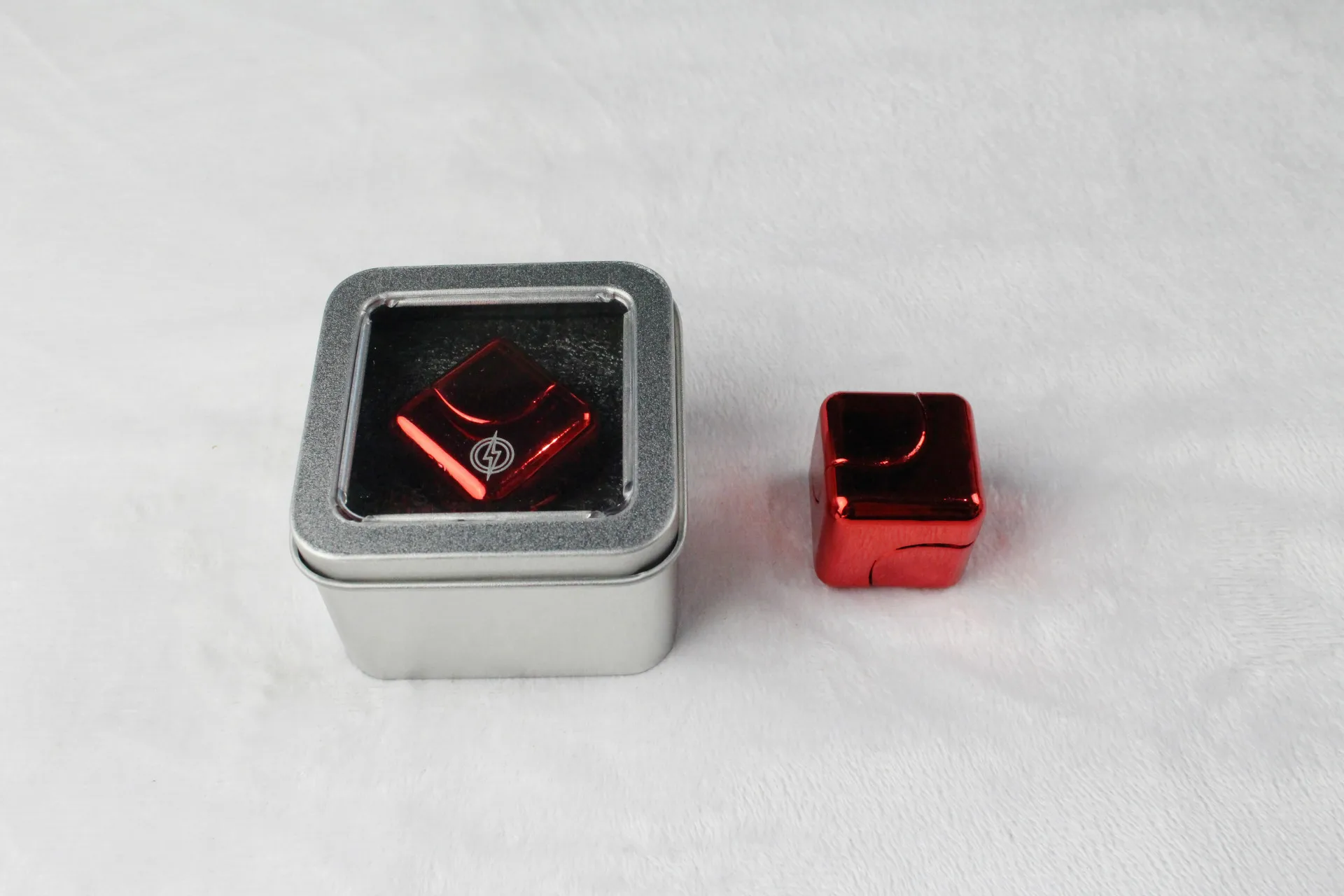 Magnetic finger rotating box gyro alloy rotating Rubik s square gyro dice between fingers fun decompression 3