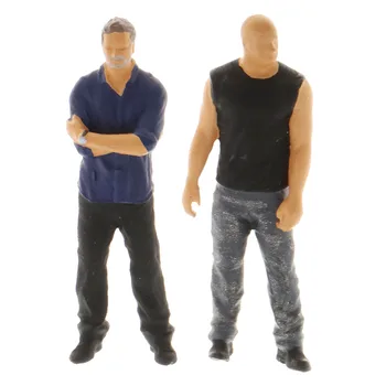 

2 Pieces 1/64 Painted Plastic Mini Scenes People Character for Park Scenery