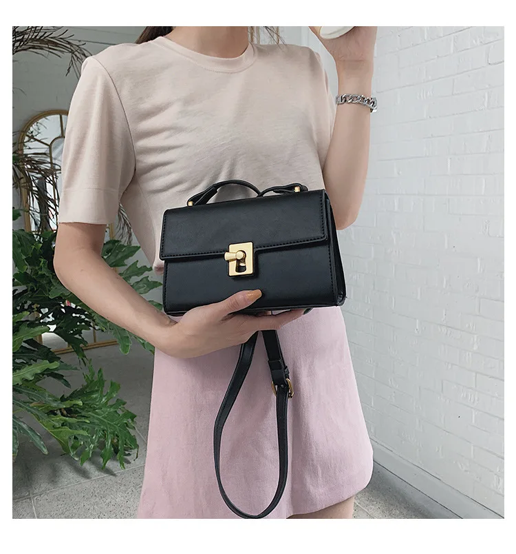 

Women's New Type Summer 2019 Bright and Fresh Lock Slant Bag Simple Single Shoulder Small Square Bag