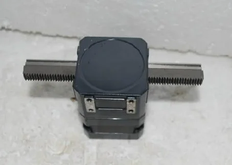 LMA42W200KE-05 используется один, серводвигатель, хорошо работает