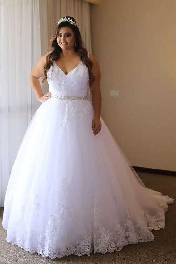 

2021 Elegant Plus size Wedding Dresses V neck Sheer Straps Applique Lace Crystal Rhinestones Sweep Train Wedding Reception Dress