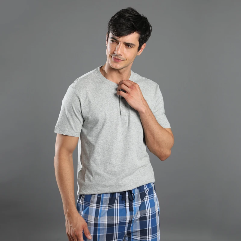 Men's Stylish Hombre Short-Sleeve Loose Sleepwear Set Model Display 1
