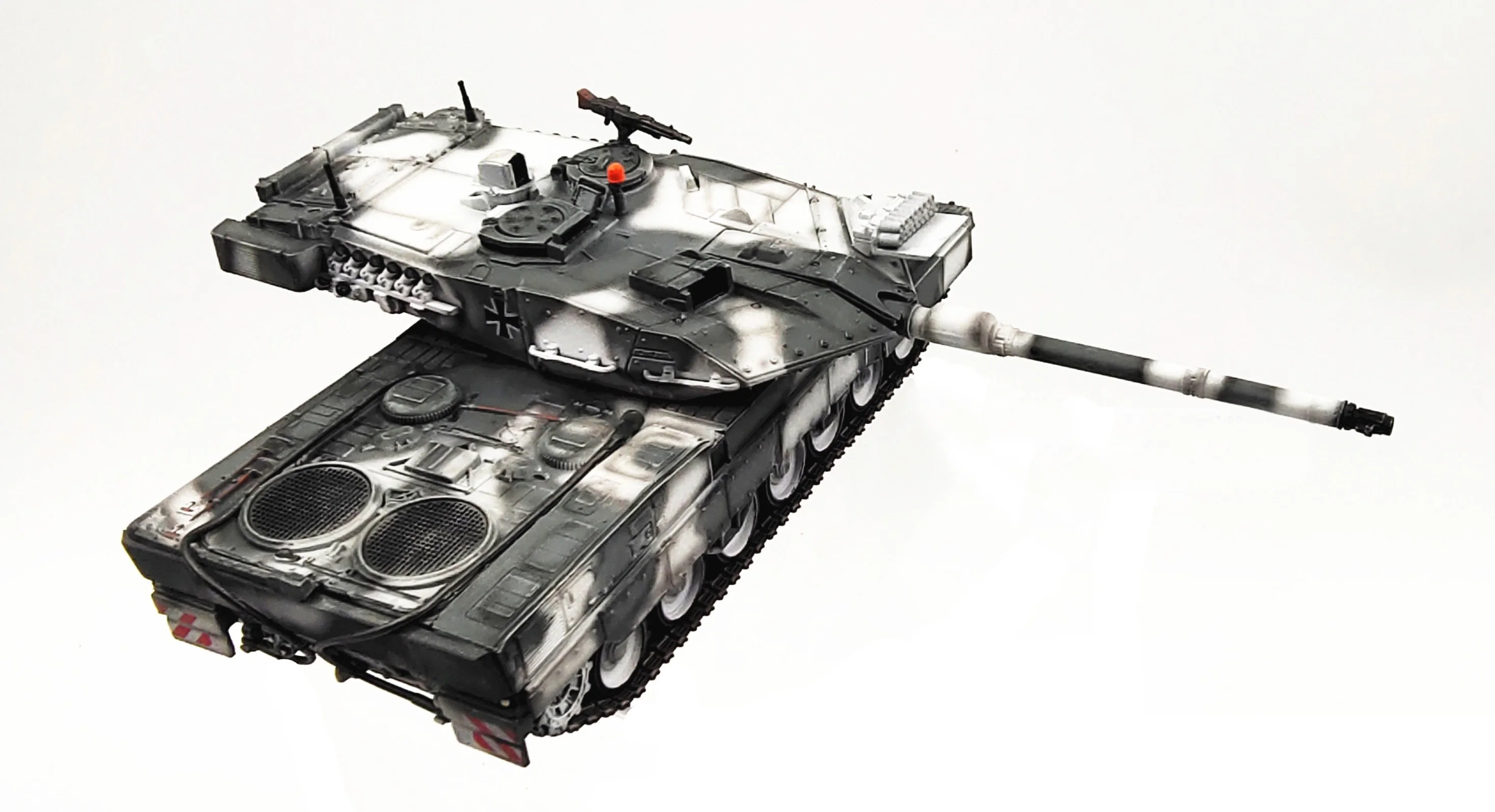 1: 72 НЕМЕЦКИЙ Леопард 2a7 главный боевой танк Снежная живопись прекрасная коллекция модель