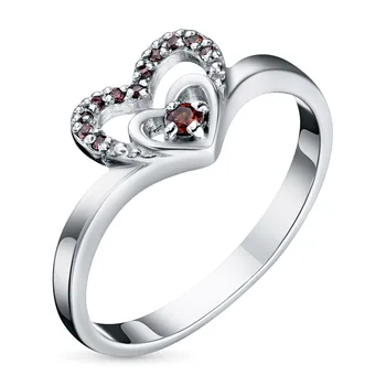 

A ring of silver with garnets e0606kts02203530