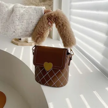 

Fahion Plush Strap Women Shoulder Bags Designer Heart Lock Women Messenger Bag Luxury Leather Female Handbag Women Linnge Bucket