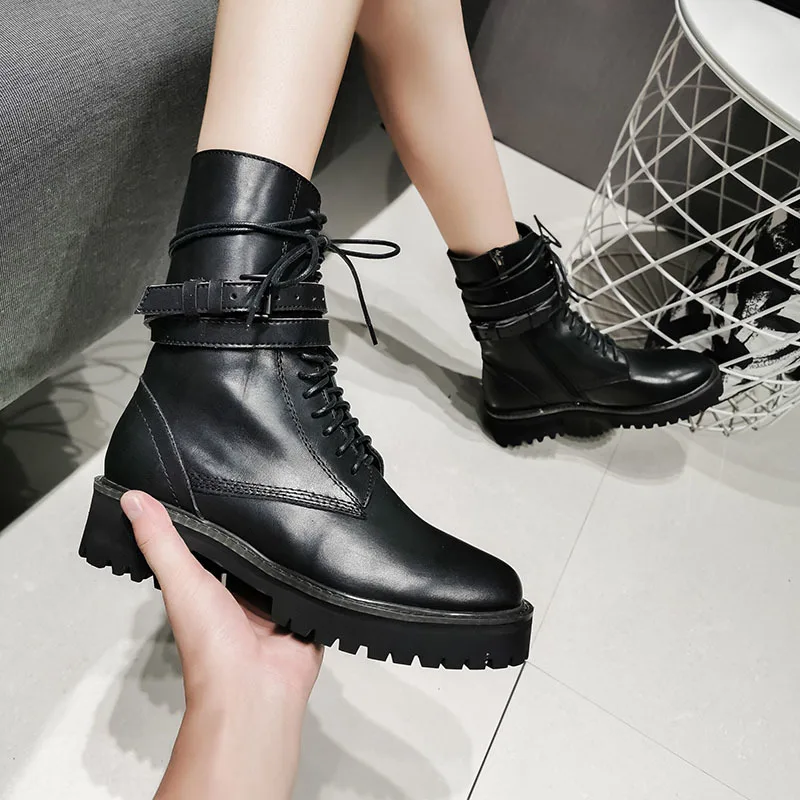 

Boots 2019 Autumn England Wind Handsome Locomotive Flat Bottom Short Boots