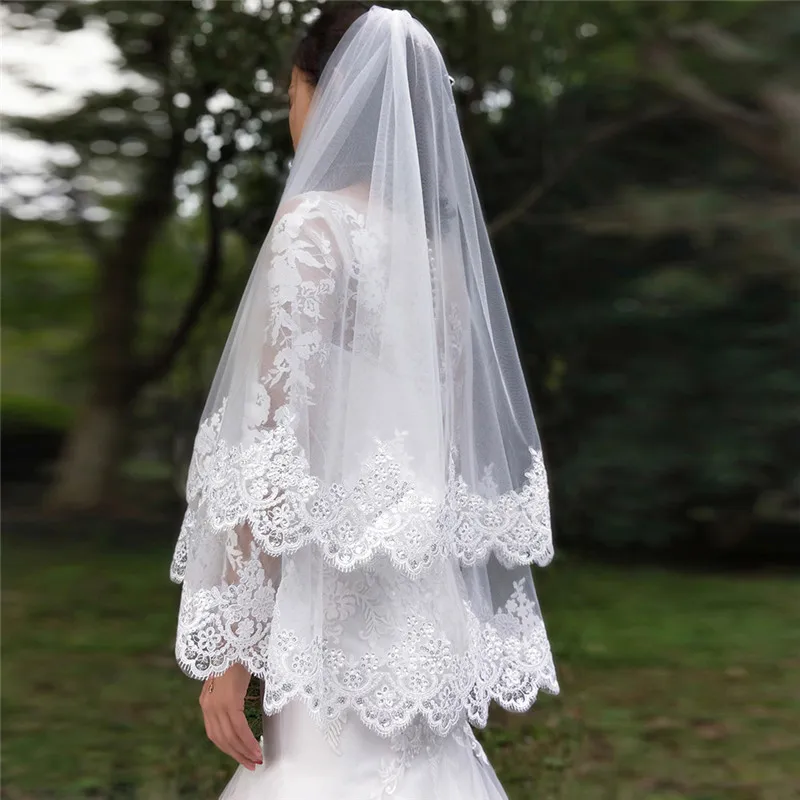 2019 New Arrival Women Bridal Veils 2 Layers Sequins Bead Lace Edge Short Wedding Veils with Comb 2 Layers 2019 New Arrival Women Bridal Veils 2 Layers Sequins Bead Lace Edge Short Wedding Veils with Comb 2 Layers