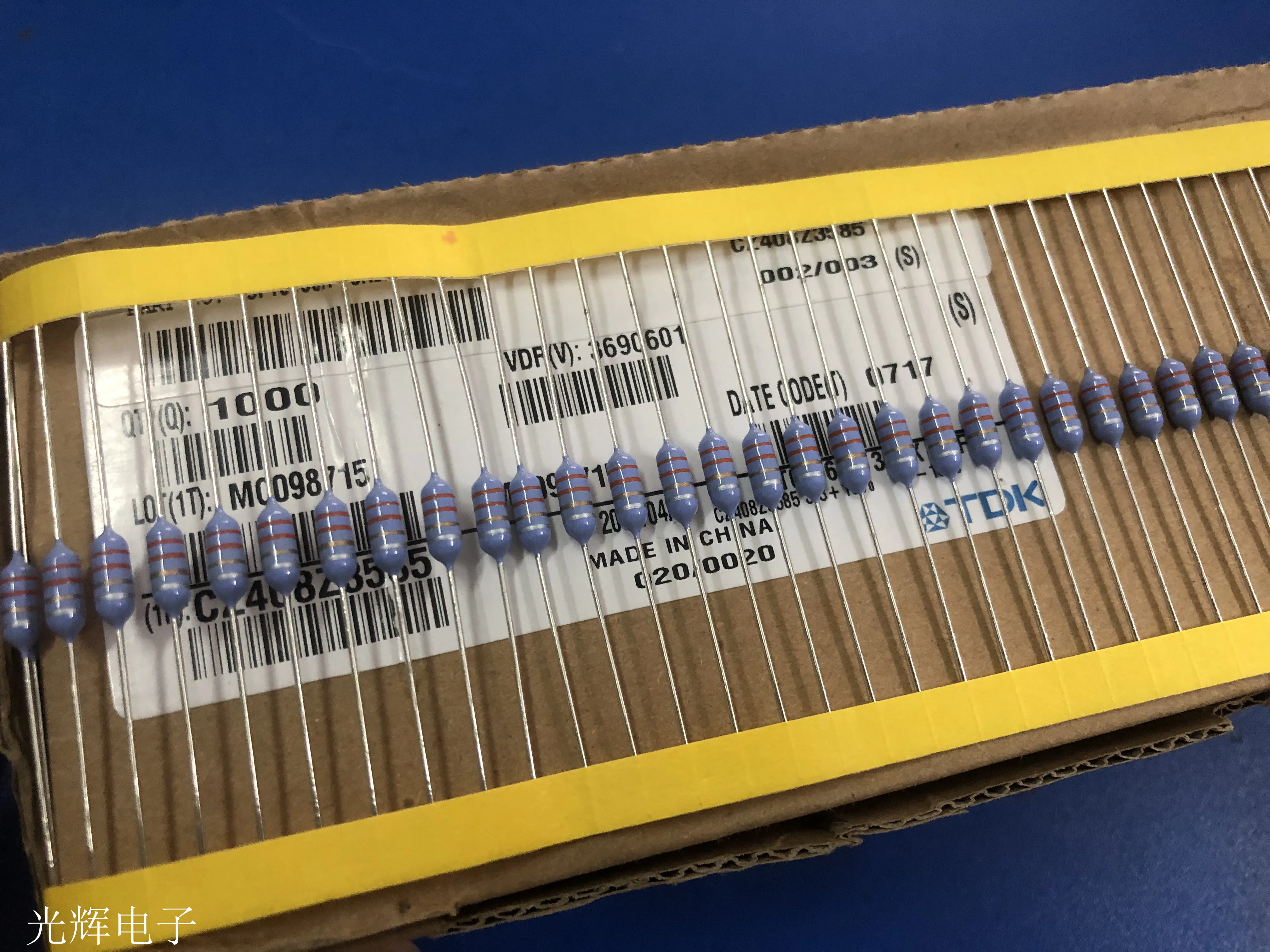 

Оригинальный новый 100% SPT0406A-3R3K 1/2W 3.3UH 0,5 W 10% осевой цвет кольцевой индуктор