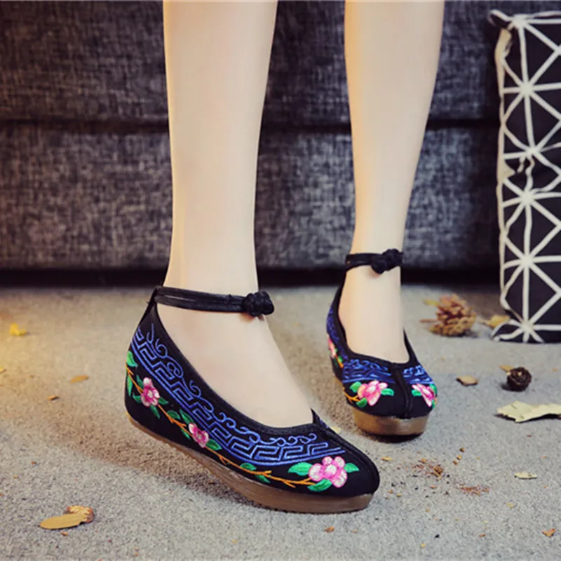 

Spring Woman Flower Embroidered Flat Platform Women Old Beijing Shoes Buckle Strap Cotton Fabric Shoes Femme Talon Big Size 43