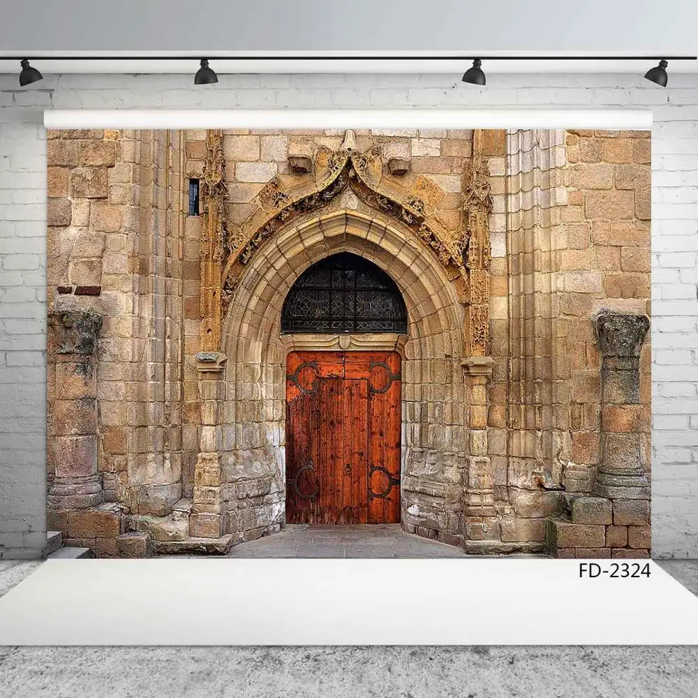 в церкви закрыла дверь. двери в храм. в церкви закрыла дверь. запертая дверь. императорские ворота в айя софия.