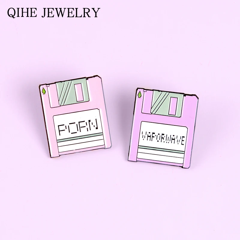 

Pink Memory card Enamel Pin Hard disk Secret File Record Brooches Cartoon Badges Lapel pins Bag Clothes Decoration Jewelry