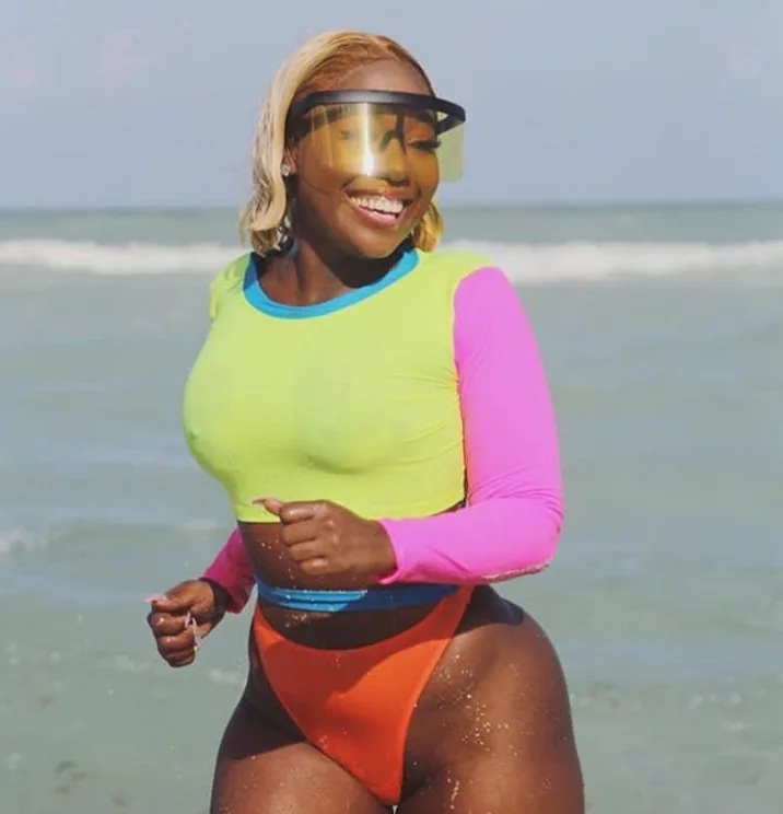 9004393881_1796850943