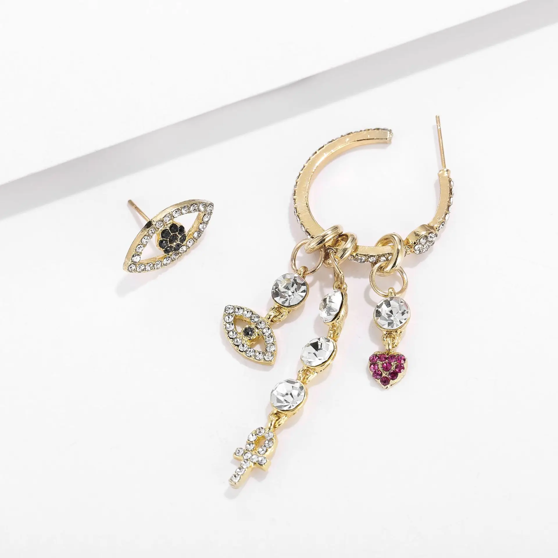 

Punk Vintage Heart Round Crystal Pendants Circle Earrings Women Trendy Gold Color Evil Eyes Drop Ear Cuff Earrings Ear Jewelry