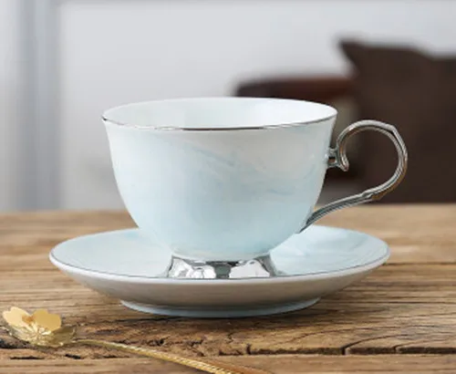 

Gold Tea Cup With Lid Europe Coffee Mug Luxury Porcelain Kitchen Table Decor Drinkware Creative Travel Cup Ceramic Gifts