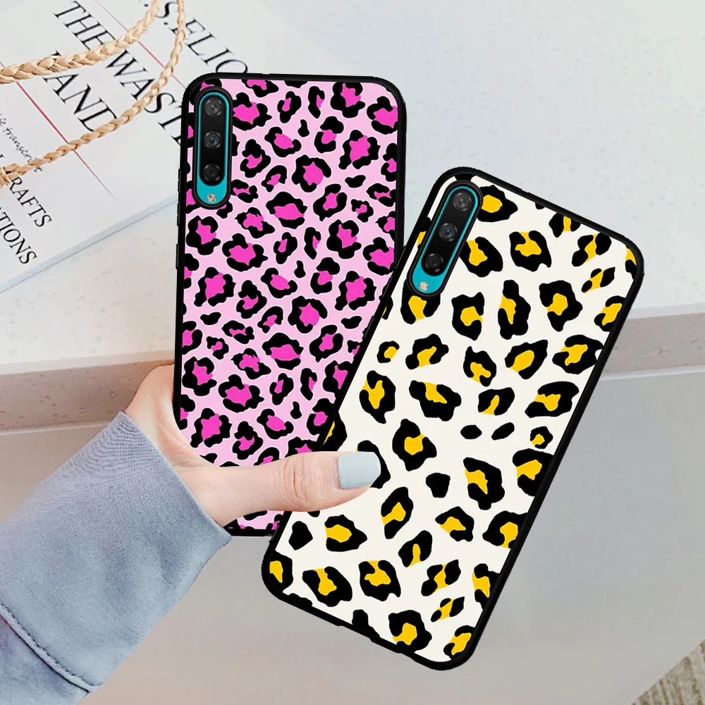 

Cow Pattern Black White Fashion Phone Case For Huawei Honor 20 30 Lite 8 9 10 Lite 8X 8C 9X V20 10i 20i 8S 8A 30 Pro 30S