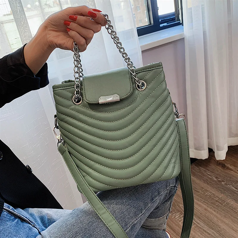 

New Korean version of lady's portable bucket bag, simple large capacity embroidery chain single shoulder inclined bag