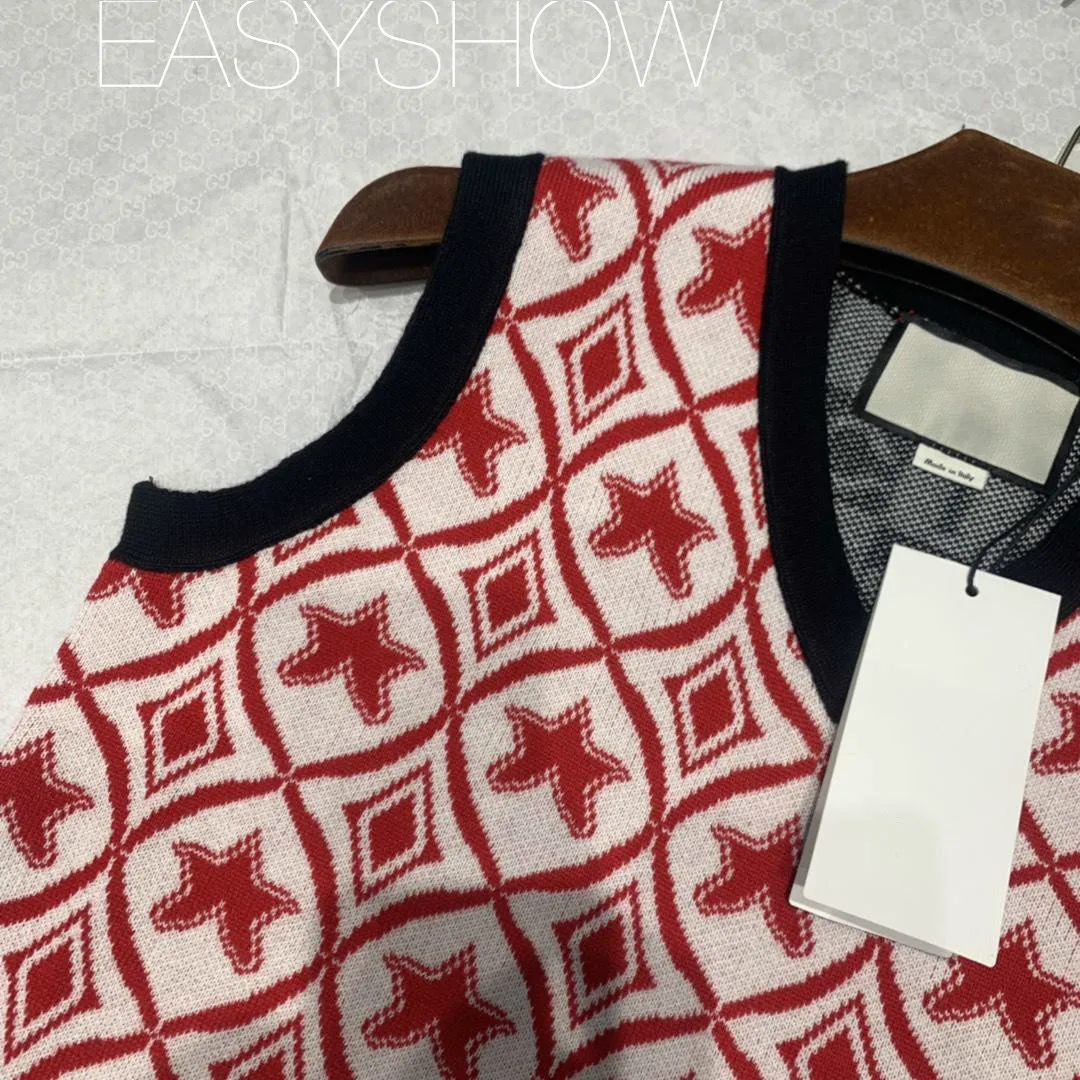 

1059 Stylish Red And Black Monochrome Design With Unbeatable Age-reducing British College Style V-neck Wool Vest