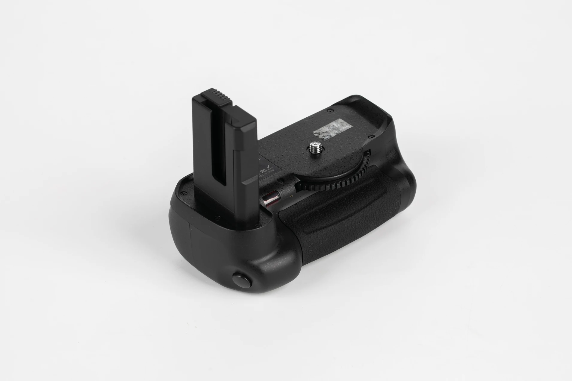 For Nikon D5500/D5600 Vertical Battery Handgrip with IR function work BG-2TIR