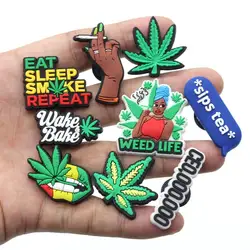 Breloques de chaussures en PVC à motif de feuilles vertes, 1 pièce, bricolage amusant, accessoires de chaussures de mauvaises herbes, sandales en crocodile adaptées, décorations unisexes, cadeaux de noël pour adultes, tendance 