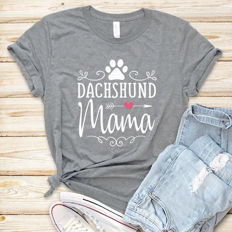 Такса футболка с надписью Mama Aesthetic Paw графикой Сердца и стрелы