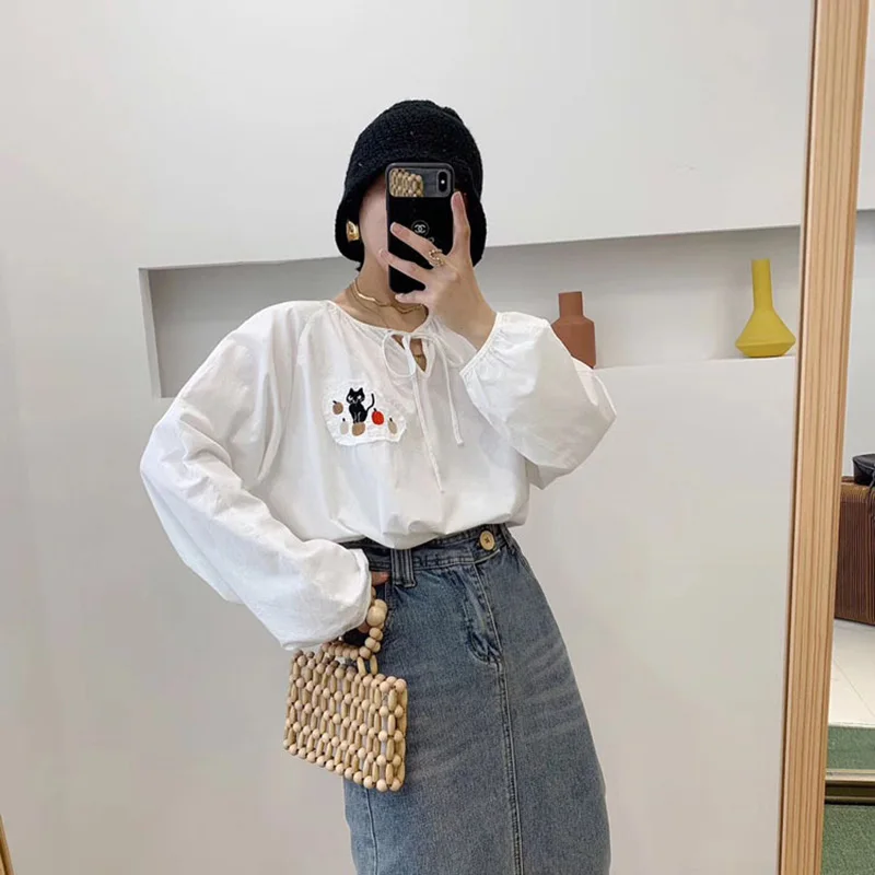 

Autumn Korea sweet lantern sleeve Embroidered patch cat top Neckline tether O-neck blouse long sleeve white shirt woman