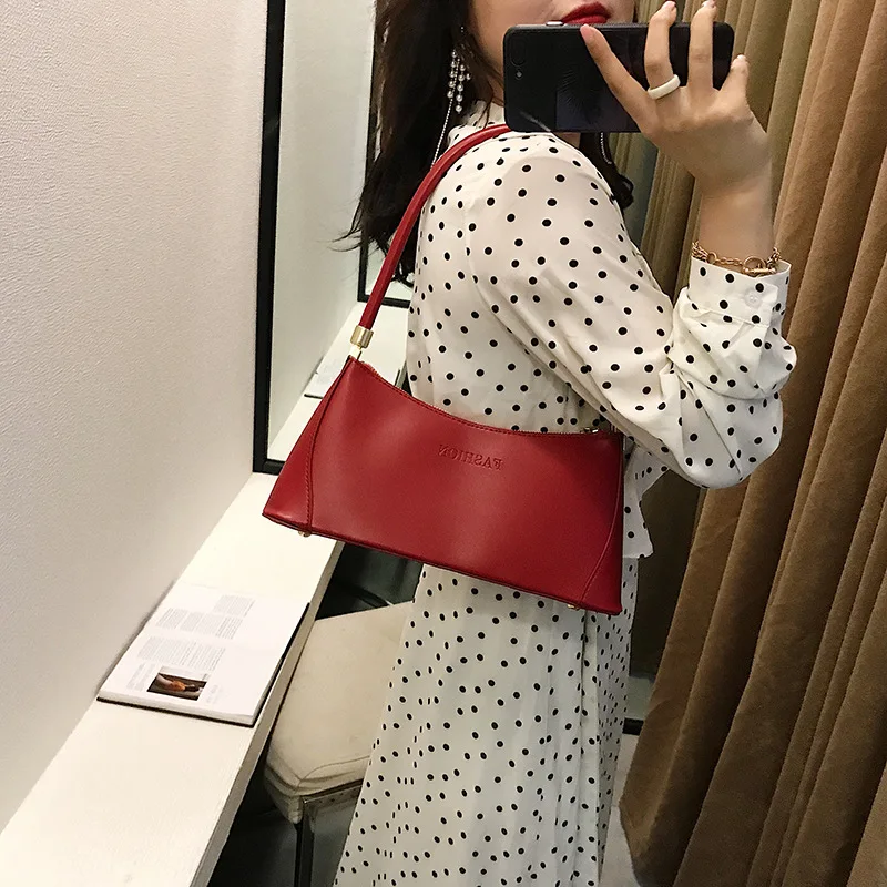

Women's bag on the new 2019 texture personality new trend ins single - shoulder new moon bag