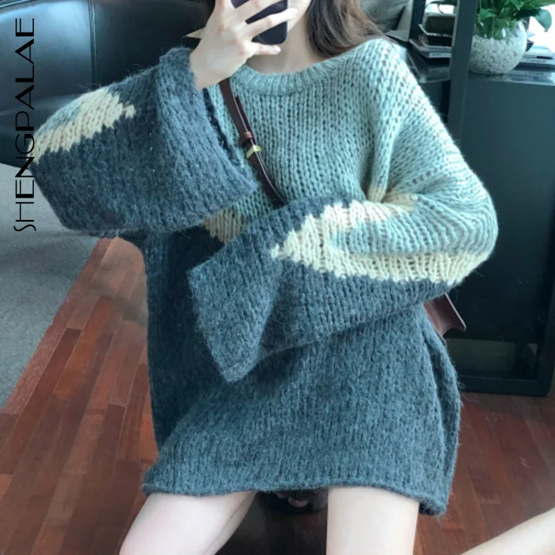 

SHENGPALAE New 2019 Autumn Winter Korea Style Full Flare Sleeve Patchwork Pullover Round-neck Lazy Loose Women Sweater FR738