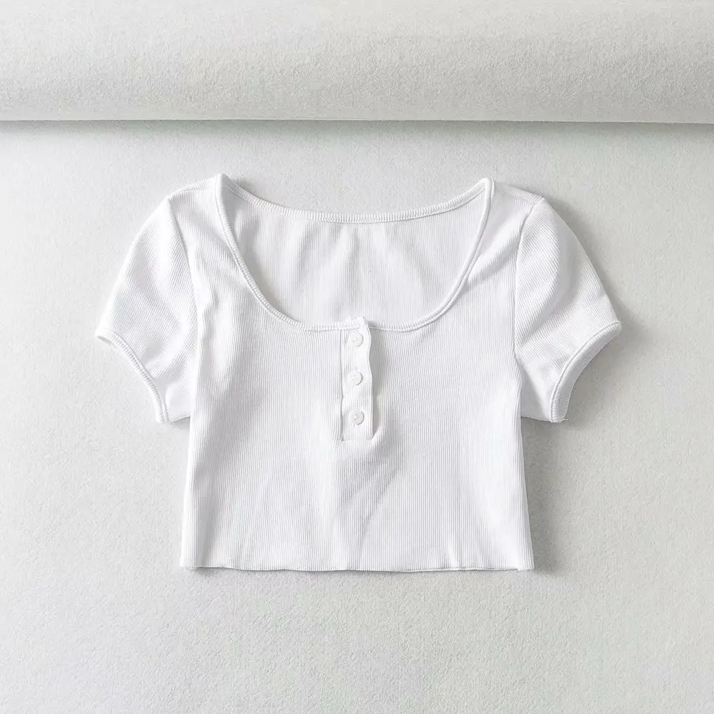 

Fur-trimmed crop top and pull-over short solid color T-shirt