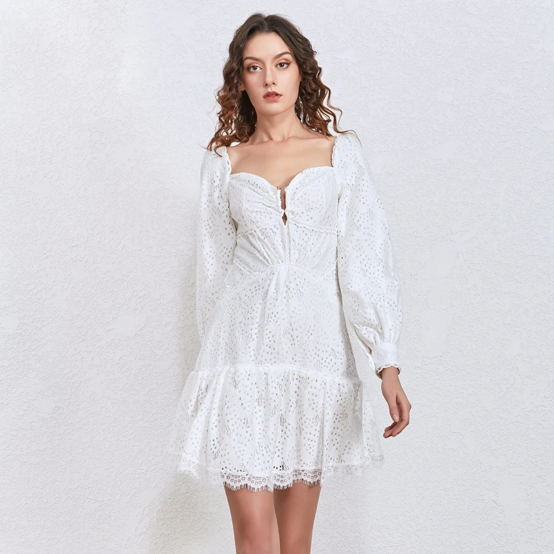 Платье с рукавами фонариками TWOTWINSTYLE весеннее кружевное мини платье оборками