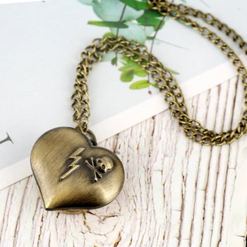 

Antique Bronze LOVE Heart Shape Quartz Pocket Watch Necklace Chain White Round Dial Pendant Watch Valentine Gifts for Men Women