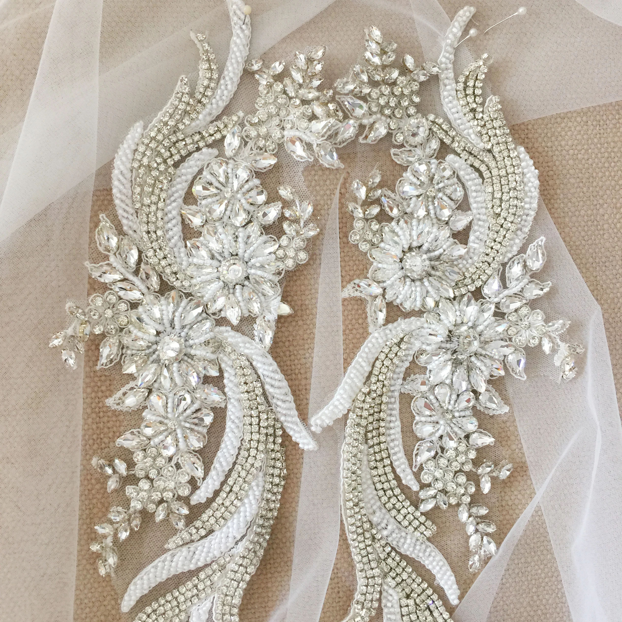 1 paar 2 Stück Handgemachte Haute Couture Blume Strass Perlen Eisen auf Applique Braut Mieder Gürtel Schärpe Hochzeit Motiv 16x44cm – Detail 20
