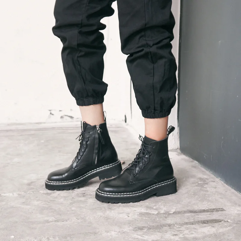 

Locomotive Boots Woman 2019 England Work Clothes Boots Genuine Leather Flat Bottom Short Boots