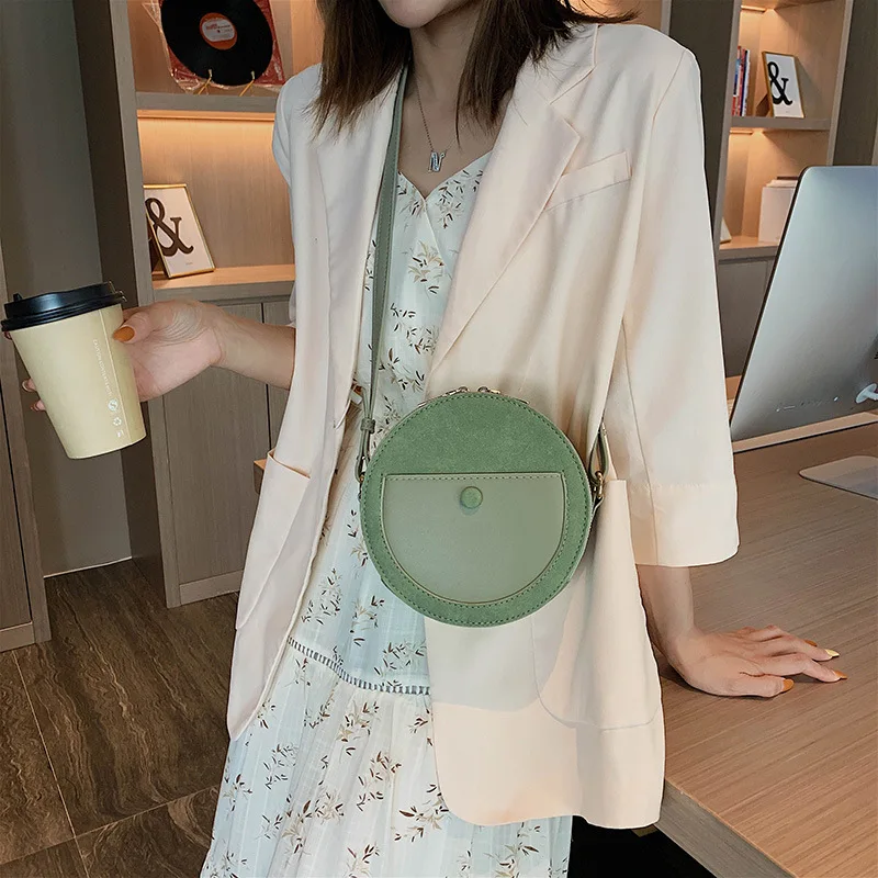 

New woman 2019 new Chaohan version 100 lap oblique satchel grinding texture foreign gas fashion small round bag