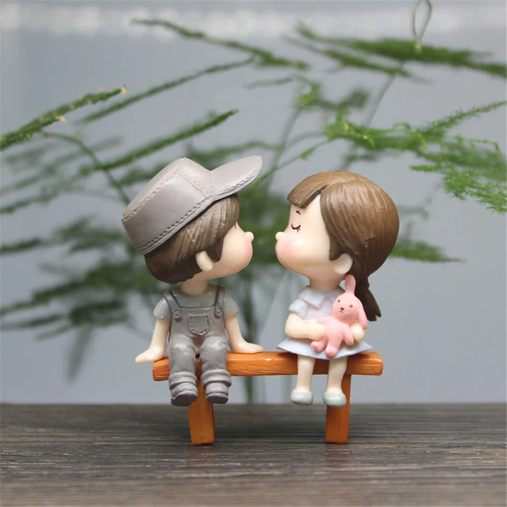 1set Cartoon Lovely Couple Chair Resin Figurines Miniatures Fairy Garden Home Decor Desk Garden Decorative Craft
