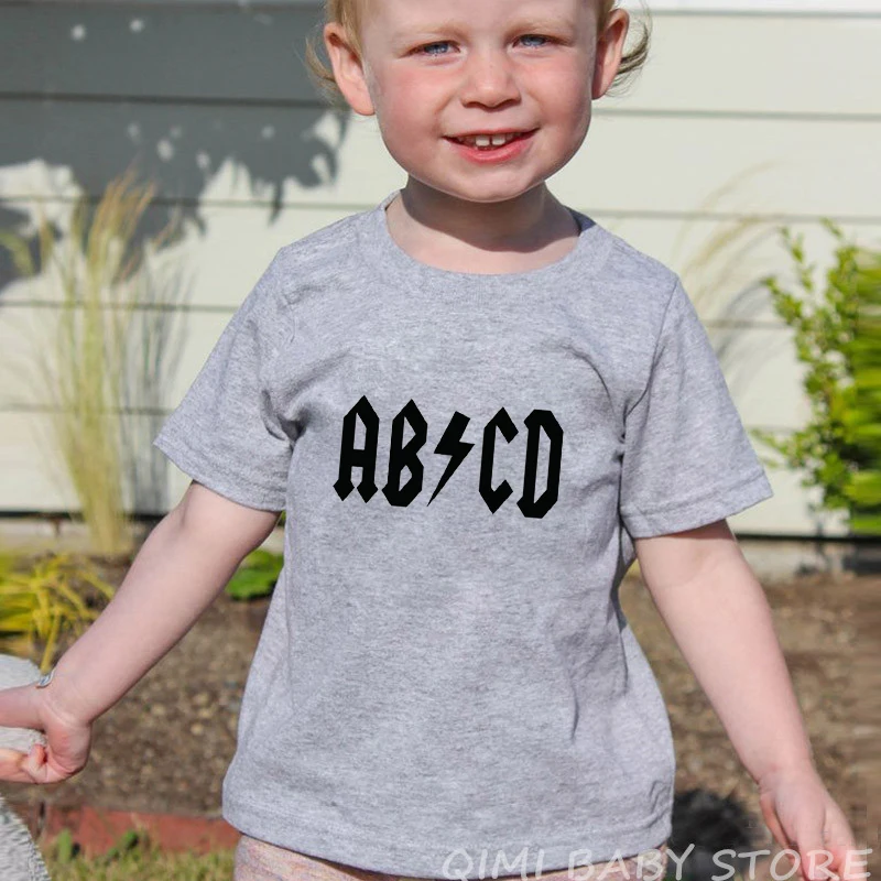 Забавные ABCD с буквенным принтом детская одежда рок Acdc для малышей Одежда для детей, которые начинают ходить, для мальчиков и девочек, детская футболка модные летние детские майки, футболки