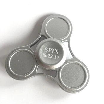 

Free Logo Printing Personalized Fidget Hand Tri-Spinner In Gift Box Novelty Man Gift Favour Present Souvenir