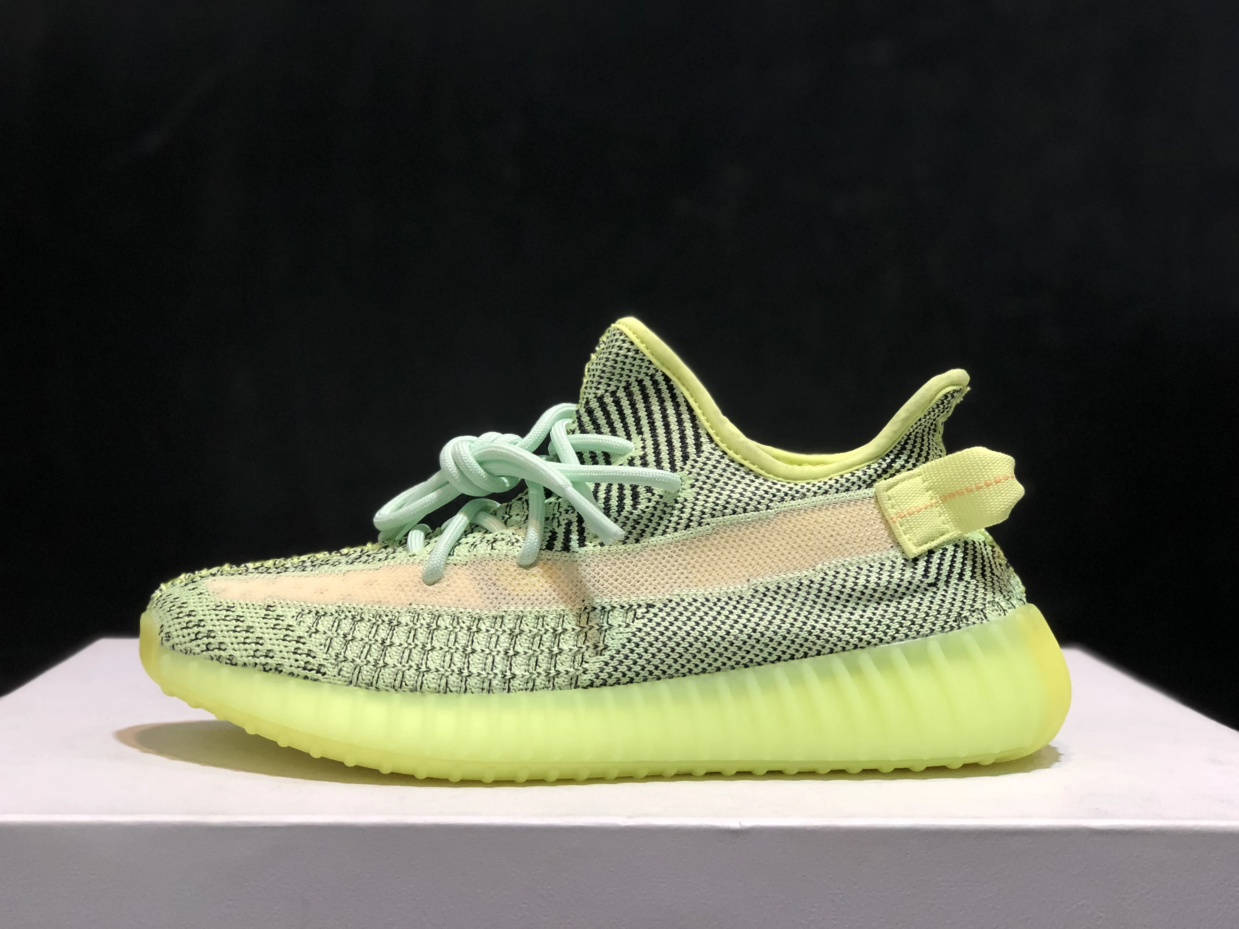 Новое поступление дышащие кроссовки yeezys air 350 v2 для мужчин и женщин, спортивные кроссовки 350v2, кроссовки унисекс, размер 36-46