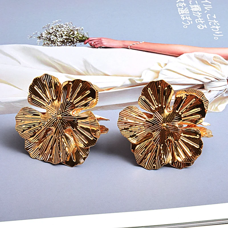 New design White metal oiled flower earrings High-quality Fashion Trend Drop Earring Fine Jewelry Accessories For Women - Image 2