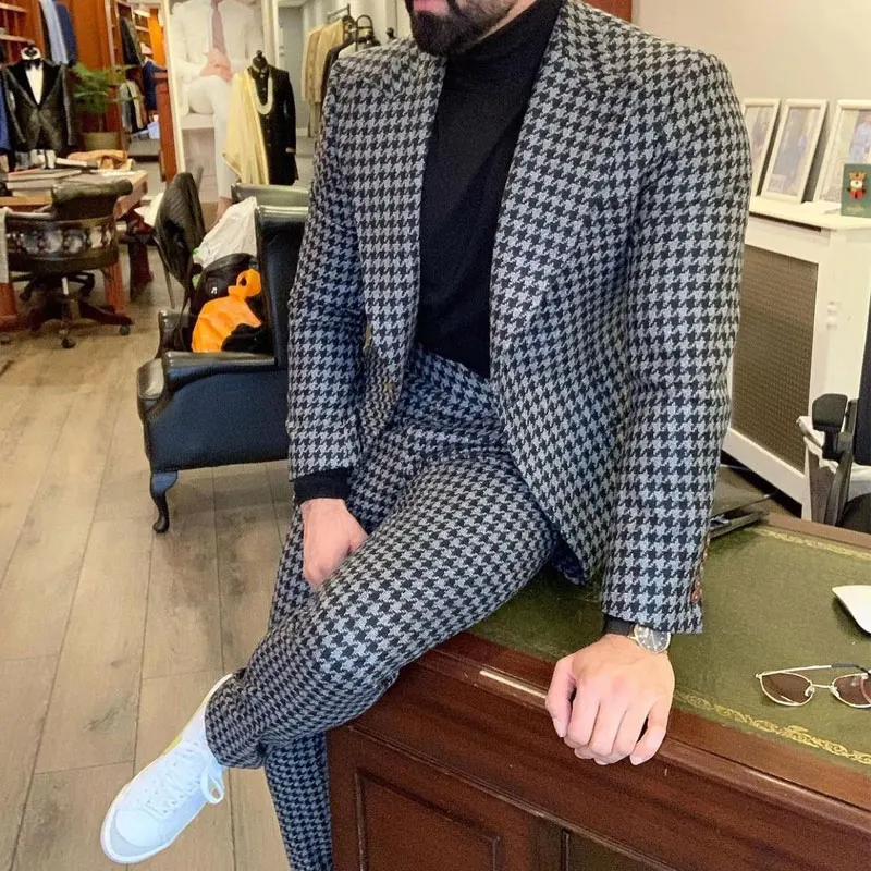 

Chic Swallow Gird Men's Suit Peaked Lapel Blazers One Button Male Tuxedos Winter Groom Wear Two Pieces Prom Jackets And Pants