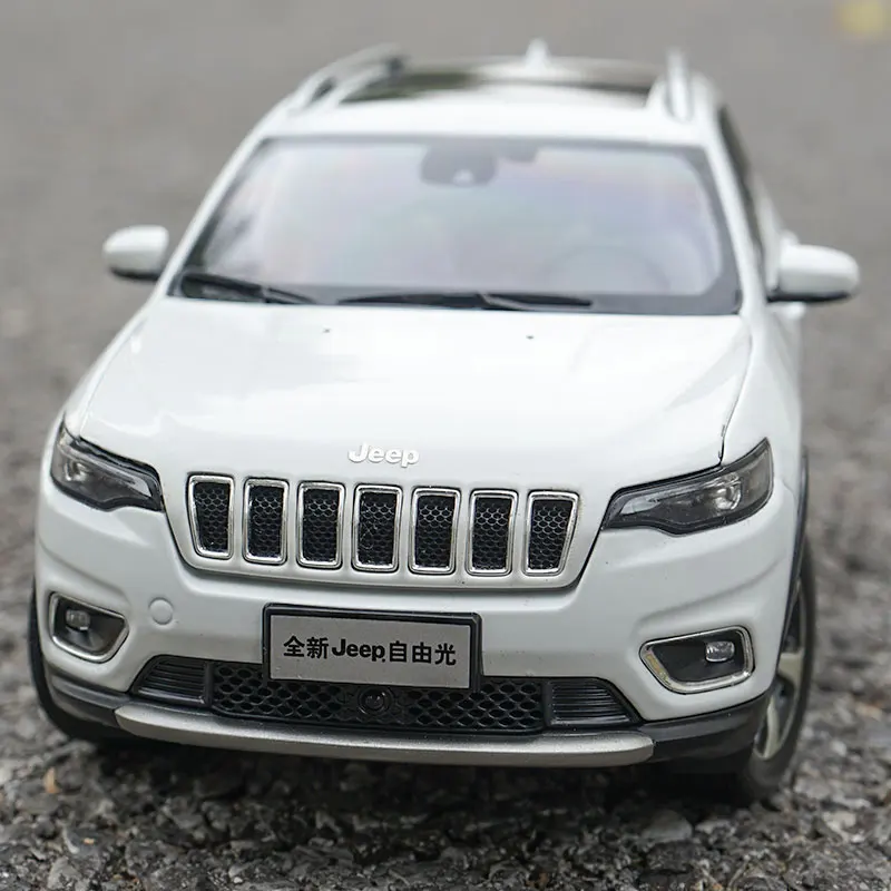 Оригинальный заводской высококачественный Gac Fick Chrysler 1:18 Cherokee 2020 литье под