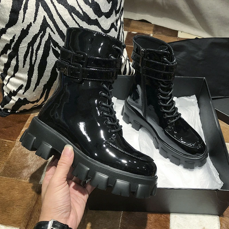 Зимние ботинки на платформе; красивые женские кожаные ботинки; Bota Feminina Botas Mujer; ботильоны в байкерском стиле с пряжкой на толстой подошве; Botines Mujer;