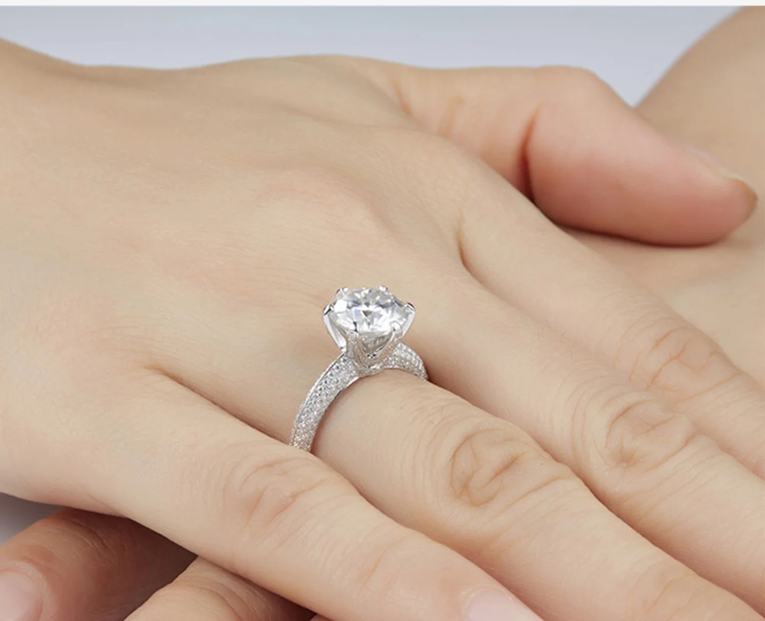 Jewelry 18K gold Mosanite diamond ring Classic six-claw luxury process
