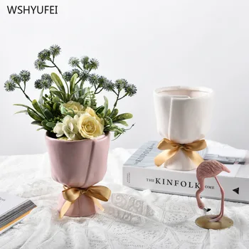 

Small fresh bouquet hand-held ceramic vase living room table home hotel model room living room bedroom desktop floral decoration