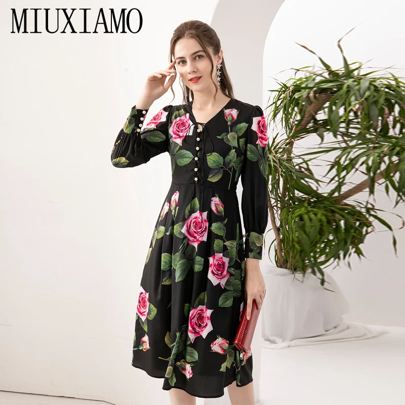 

MIUXIMAO 2021 для подиума; Сезон весна-осень; Новинка, женское платье с v-образным воротом, бантиком; Модная с принтом «цветок розы»; Простые; Элегантные; Изящные праздничные вечерние платья Vestidos