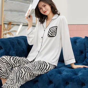 

2020 Spring And Autumn New Ice Silk Ladies Pajamas Women Black And White Printing Imitation Silk Pajamas Long Sleeve Suit Women