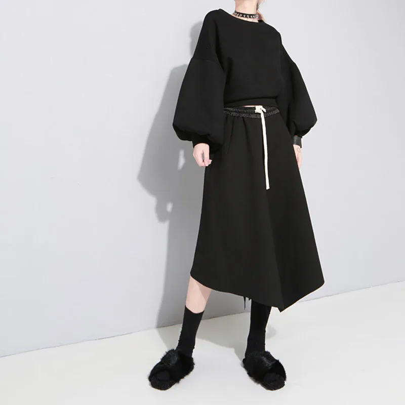 [EAM] Новинка, Весенняя черная юбка с высокой эластичной талией, на завязках, с неровным подолом, с разрезом, женская мода, JH079