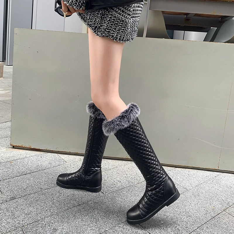 Tanie Czarne skórzane buty do kolan kobiet na niskim obcasie kolana buty kobieta buty motocyklowe śniegowce zimowe z futra buty duży rozmiar k850