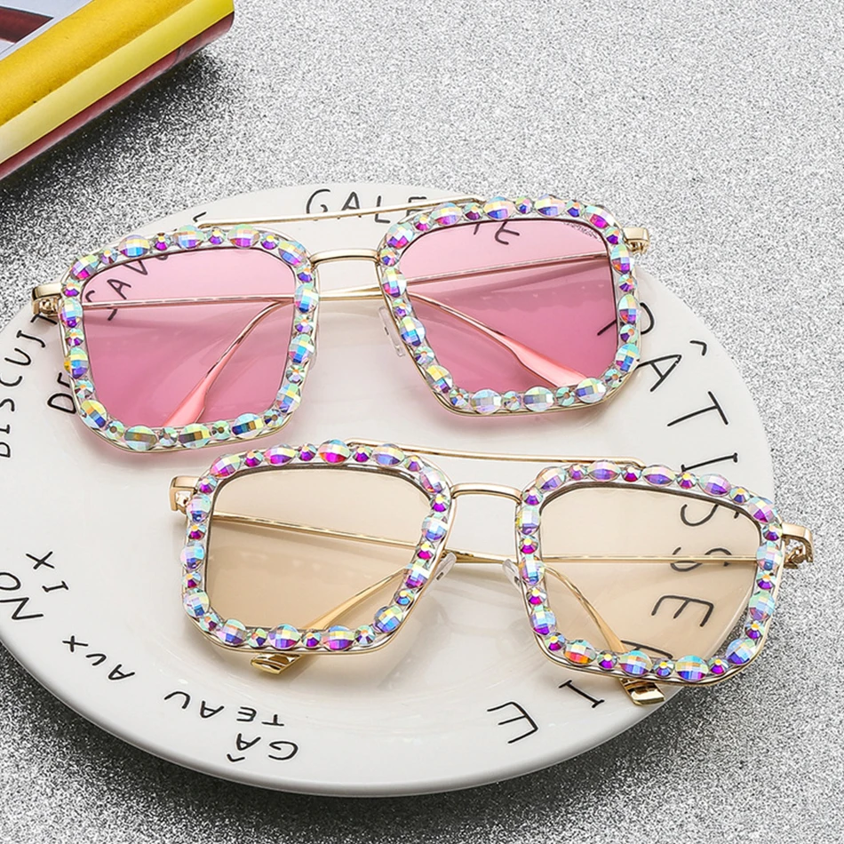

2020 Fashion Oversized Square Square Ocean Lens Rhinestone Crystal Sunglasses Colorful Punk Ladies Eyewear Party Eyeglasses