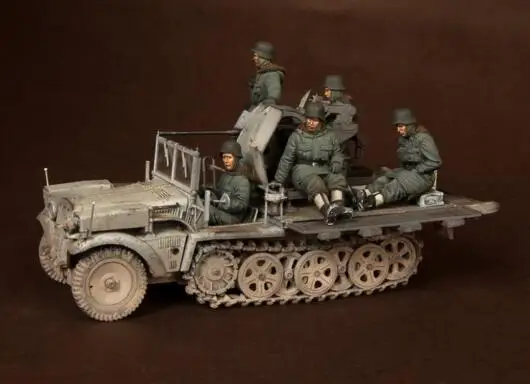 

1/35 Resin Kits Winter German Soldiers 5pcs/set (no car) Model Kit