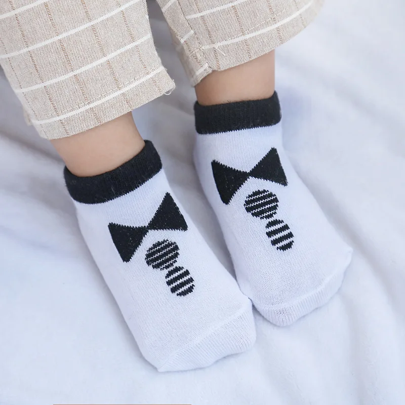 Асимметричные хлопковые носки-башмачки с героями мультфильмов партия носков-башмачков с нескользящей резиновой подошвой носки унисекс детские Нескользящие носки для новорожденных мальчиков и девочек - Цвет: Tie white socks